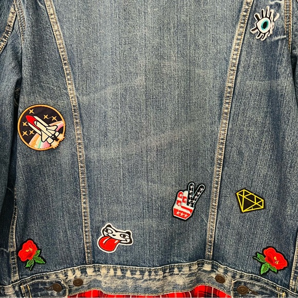 Vintage Levi’s Denim Trucker Jacket custom made patches - Picture 11 of 14